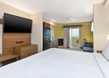 Holiday Inn Express & Suites Petoskey by IHG hotel thumbnail 8
