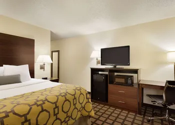 Baymont by Wyndham Salina hotel thumbnail 5