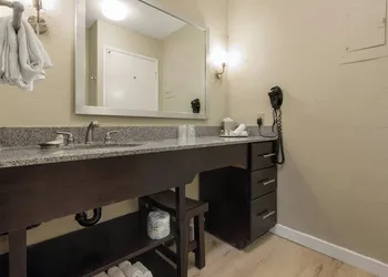 Plantation Hale Suites hotel thumbnail 3