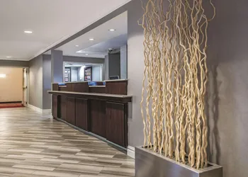 La Quinta Inn & Suites by Wyndham Univ Area Chapel Hill hotel thumbnail 2