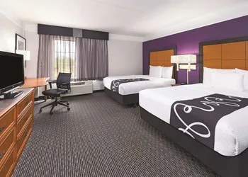 La Quinta Inn & Suites by Wyndham Univ Area Chapel Hill hotel thumbnail 7