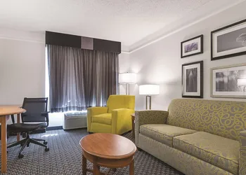 La Quinta Inn & Suites by Wyndham Univ Area Chapel Hill hotel thumbnail 8