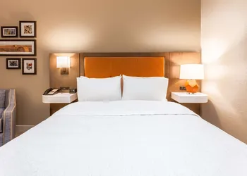Hampton Inn - Cedar Rapids hotel thumbnail 5