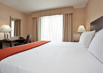Holiday Inn Express Hotels and Suites Dayton North Tipp City by IHG hotel thumbnail 4