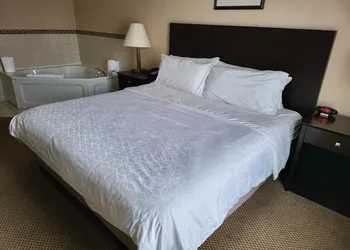 Holiday Inn Express Hotels and Suites Dayton North Tipp City by IHG hotel thumbnail 7
