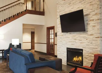 Comfort Suites Milwaukee Airport hotel thumbnail 5