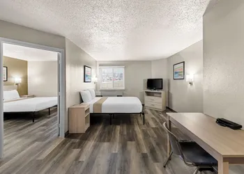 Birch Hill Suites Columbia hotel thumbnail 4
