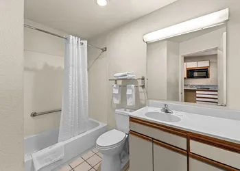 Birch Hill Suites Columbia hotel thumbnail 8