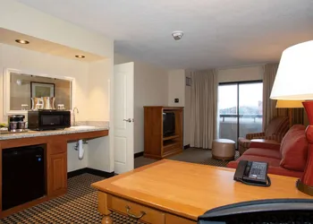 Hilton Chicago/Oak Brook Suites hotel thumbnail 3