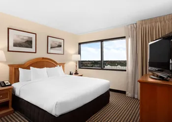 Hilton Chicago/Oak Brook Suites hotel thumbnail 4