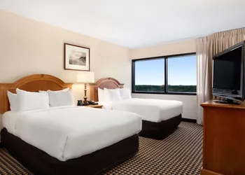 Hilton Chicago/Oak Brook Suites hotel thumbnail 5
