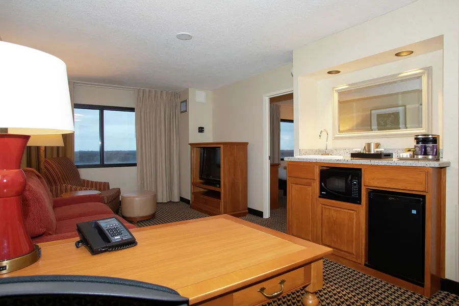 Hilton Chicago/Oak Brook Suites hotel detail image 6