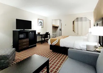 Quality Inn & Suites Marion hotel thumbnail 7