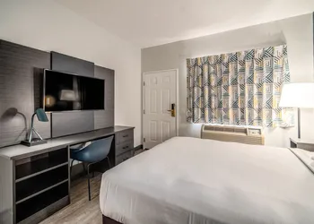 Studio 6 Suites Lawndale, CA – South Bay hotel thumbnail 6