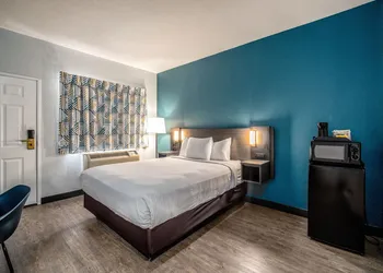 Studio 6 Suites Lawndale, CA – South Bay hotel thumbnail 7