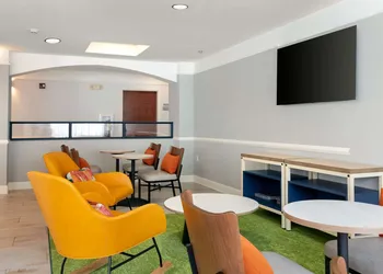Spark by Hilton Savannah Airport hotel thumbnail 2