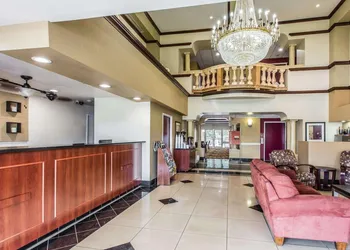 Comfort Suites Bakersfield hotel thumbnail 3