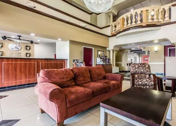 Comfort Suites Bakersfield hotel thumbnail 4