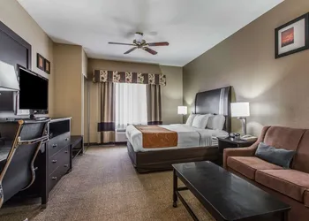 Comfort Suites Bakersfield hotel thumbnail 7