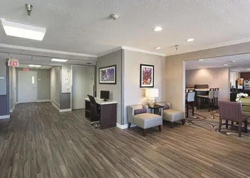 La Quinta Inn & Suites by Wyndham Baton Rouge Siegen Lane hotel thumbnail 2