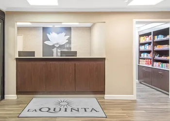 La Quinta Inn & Suites by Wyndham Baton Rouge Siegen Lane hotel thumbnail 4