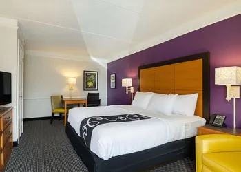 La Quinta Inn & Suites by Wyndham Baton Rouge Siegen Lane hotel thumbnail 6