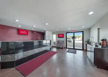 Red Roof Inn & Suites Denton hotel thumbnail 4