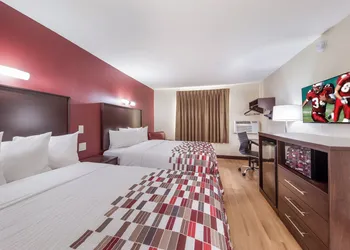 Red Roof Inn & Suites Denton hotel thumbnail 5