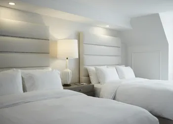 Château Vaudreuil hotel thumbnail 2