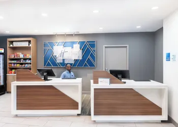 Holiday Inn Express Atlanta West - Theme Park Area by IHG hotel thumbnail 2