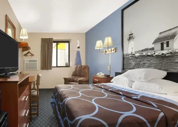 Super 8 by Wyndham Massena NY hotel thumbnail 5