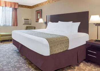 Days Inn by Wyndham Bellingham hotel thumbnail 4
