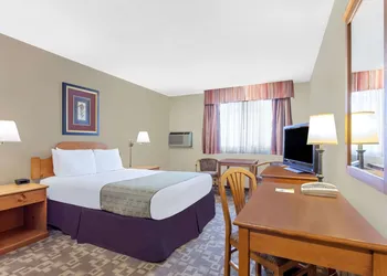 Days Inn by Wyndham Bellingham hotel thumbnail 8