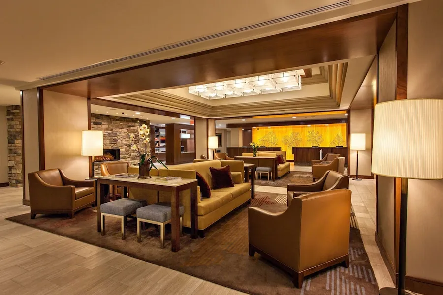 DoubleTree by Hilton Pittsburgh - Green Tree hotel detail image 2