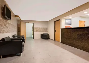 Super 8 by Wyndham Mentor/Cleveland Area hotel thumbnail 2