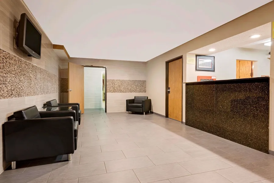 Super 8 by Wyndham Mentor/Cleveland Area hotel detail image 2