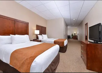 Comfort Inn Syosset - Long Island hotel thumbnail 7