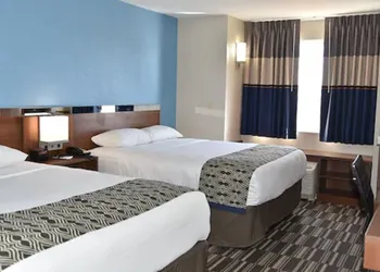 Microtel Inn & Suites by Wyndham Fond Du Lac hotel thumbnail 5