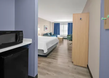 Garner Hotel Lincoln North by IHG hotel thumbnail 7
