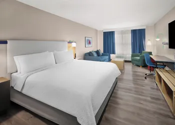 Garner Hotel Lincoln North by IHG hotel thumbnail 8