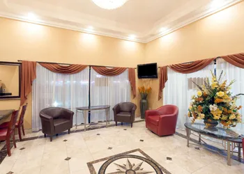 Howard Johnson Hotel & Suites by Wyndham Pico Rivera hotel thumbnail 2