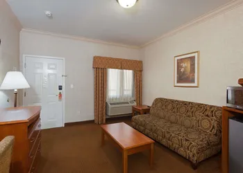 Howard Johnson Hotel & Suites by Wyndham Pico Rivera hotel thumbnail 4