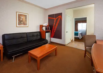 Howard Johnson Hotel & Suites by Wyndham Pico Rivera hotel thumbnail 6