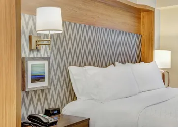 Holiday Inn East Windsor - Cranbury Area by IHG hotel thumbnail 5