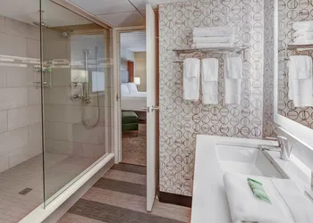 Holiday Inn East Windsor - Cranbury Area by IHG hotel thumbnail 8