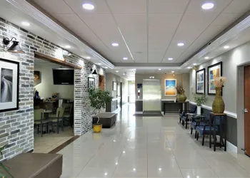 Days Inn & Suites by Wyndham Savannah North I-95 hotel thumbnail 4