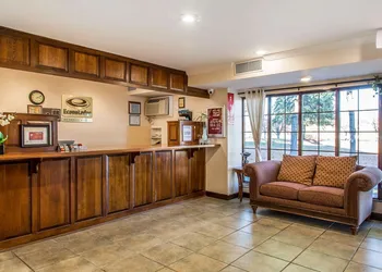 Econo Lodge Milldale - Southington hotel thumbnail 3