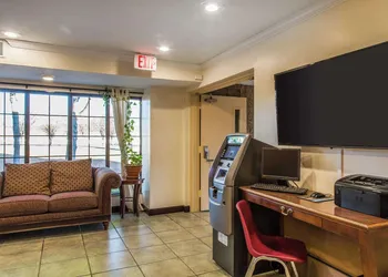 Econo Lodge Milldale - Southington hotel thumbnail 4