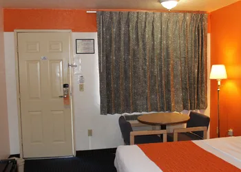 Howard Johnson by Wyndham Holbrook hotel thumbnail 8