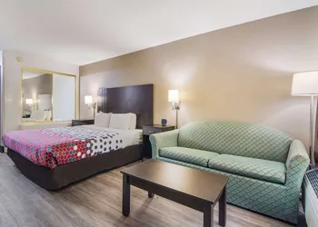 Econo Lodge Garner - Raleigh hotel thumbnail 4